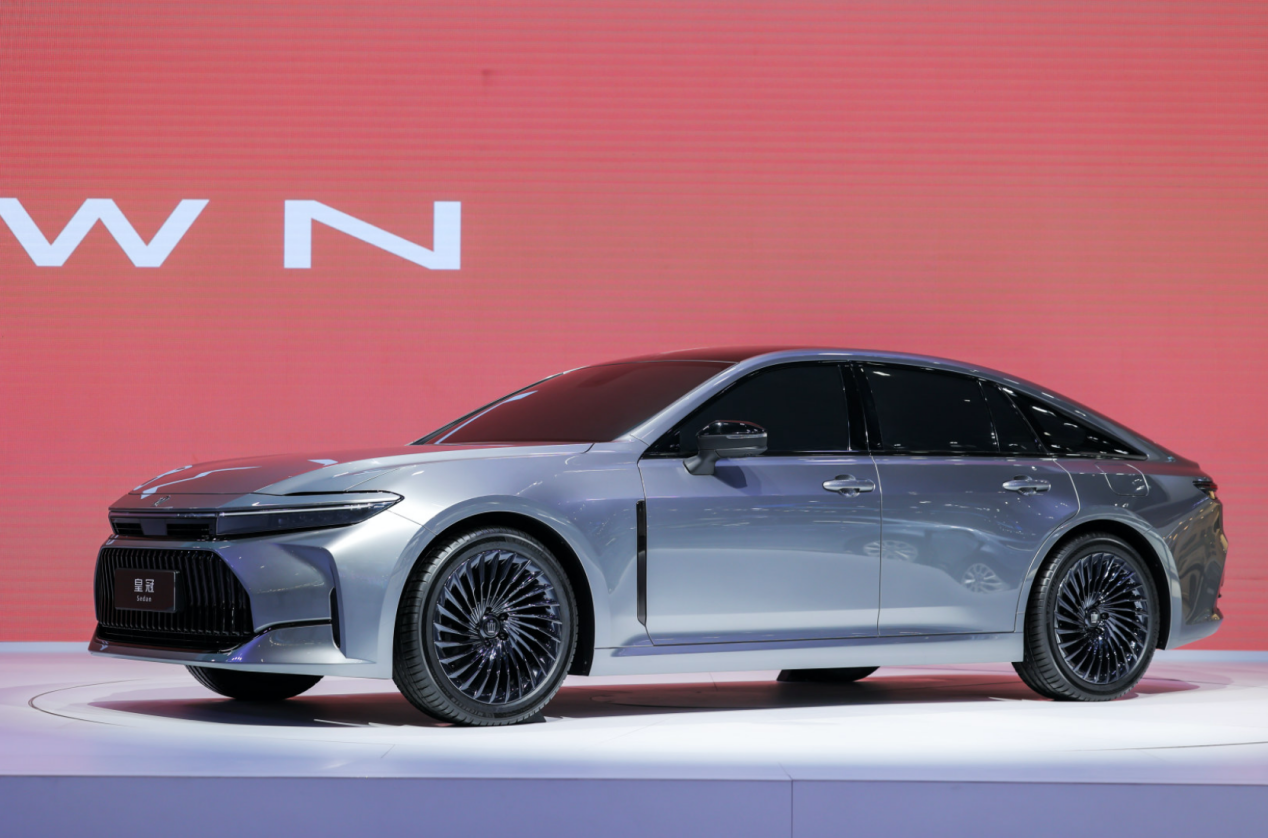 一汽丰田全新皇冠产品耀世而出，描绘品牌向上新蓝图